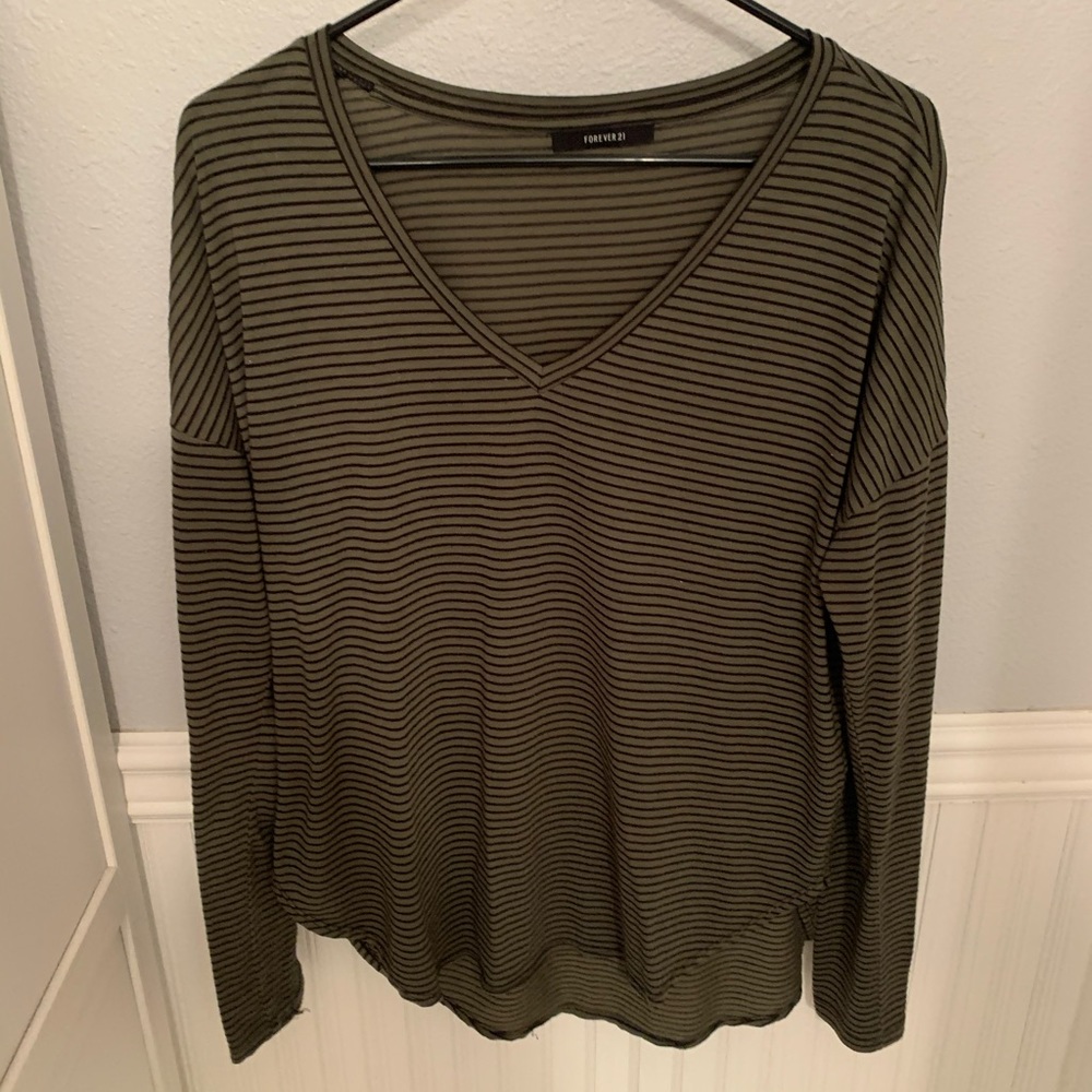 Long sleeve V-neck top